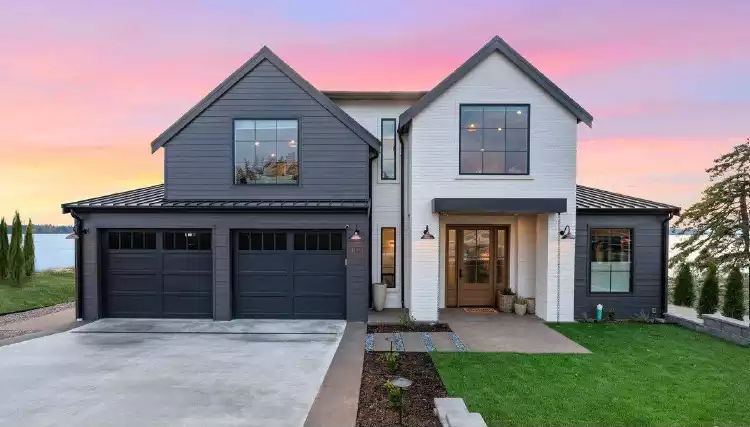 image of transitional house plan 1066